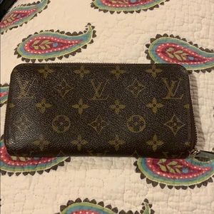 Authentic Louis Vuitton zippy wallet